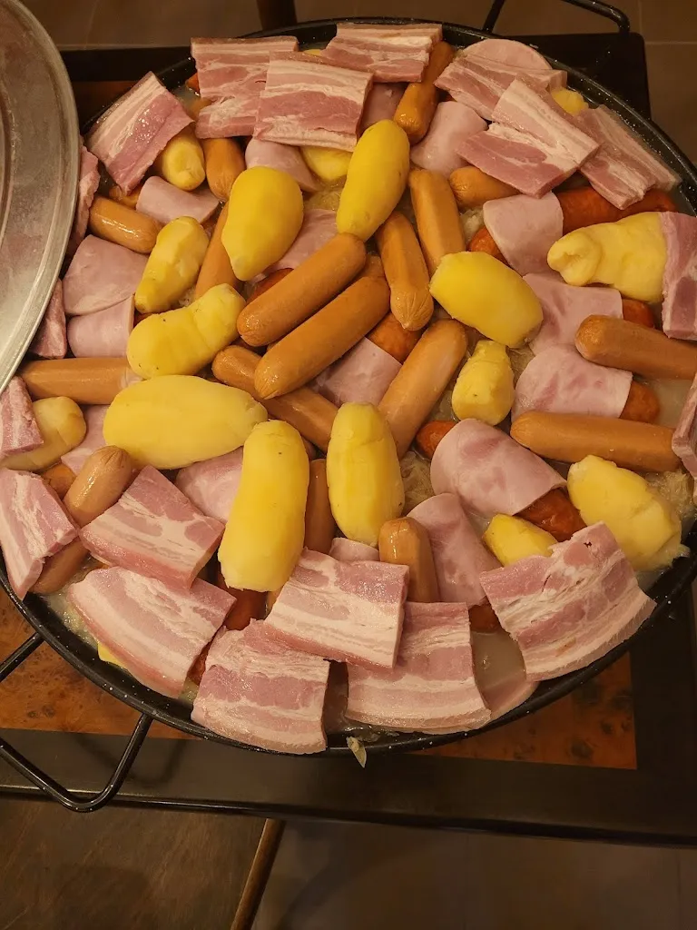 Le Sergines Restaurant in Sergines