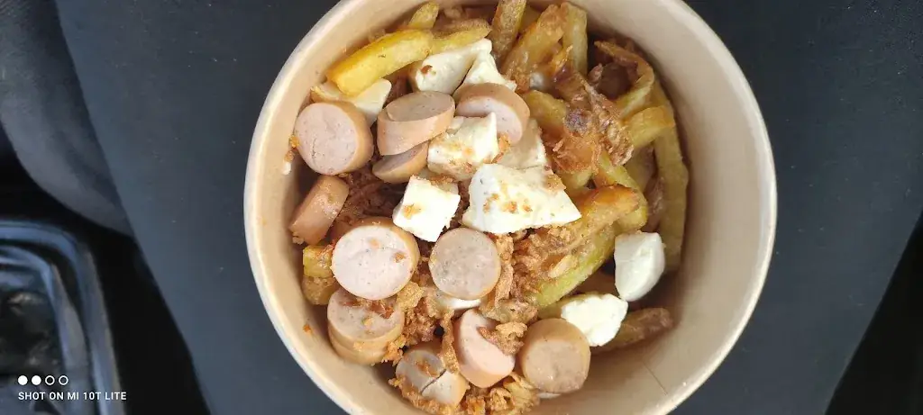 Bw Bw_La French Poutine_Saint-Vit_recensione