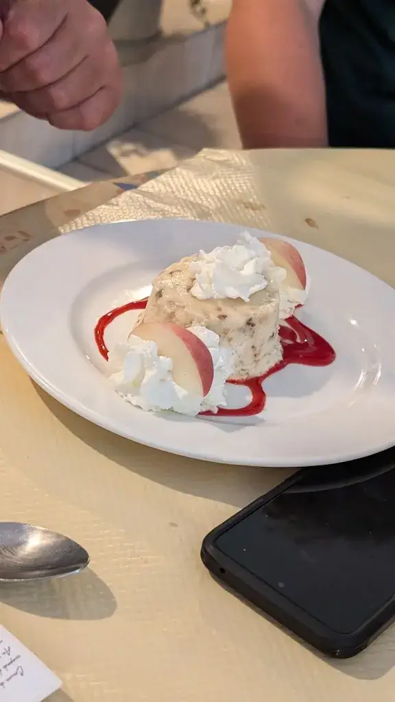 anna chrusciak_AUX QUATRE VENTS_Saulieu_review