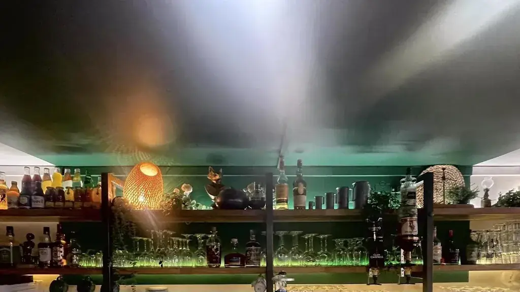 Le Caps Bar_Saulieu_slider_image_1