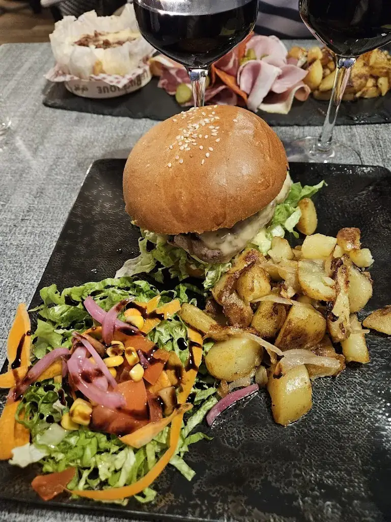 Le Caps Bar_Saulieu_slider_image_3