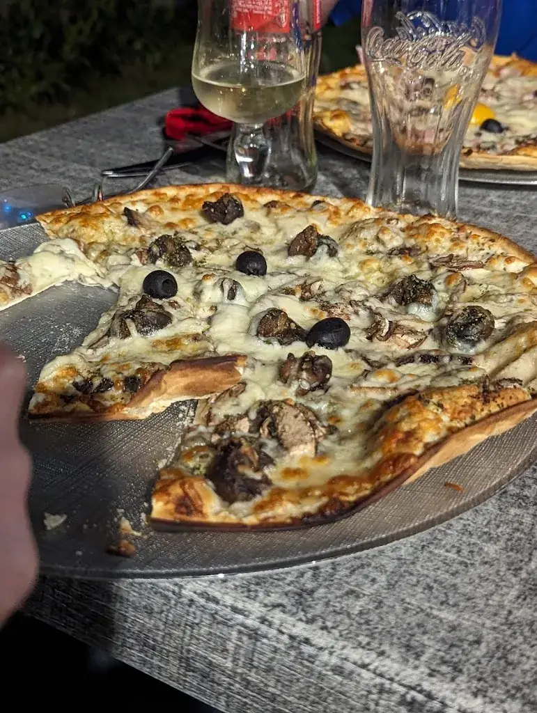 Nelya Zhaleyko_Bar Restaurant le Port_Tanlay_recensione