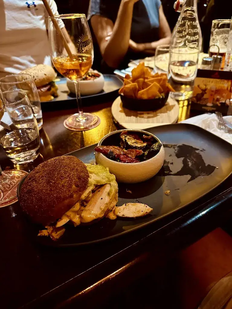 Stevo Pelemis_Au Bureau - Pub et Brasserie_Belfort_recensione