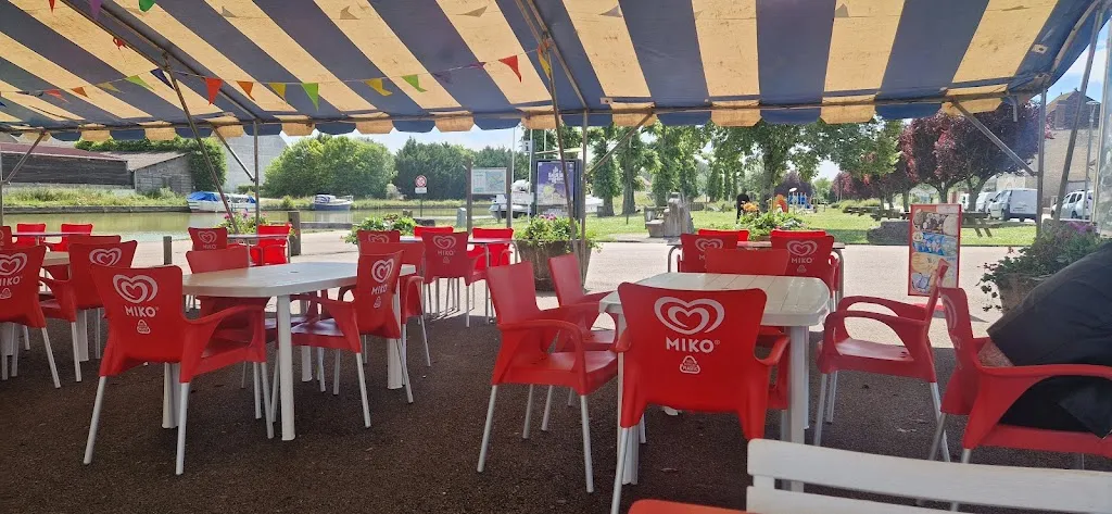 Robert Punter_L’escale du canal_Tonnerre_review