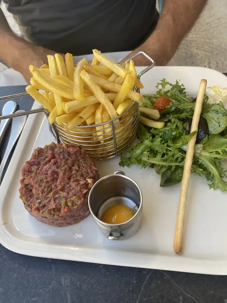 Carolyn Durley_Bar-Tabac des Alpilles - Les comptoirs du Gigot_Saint-Rémy-de-Provence_review