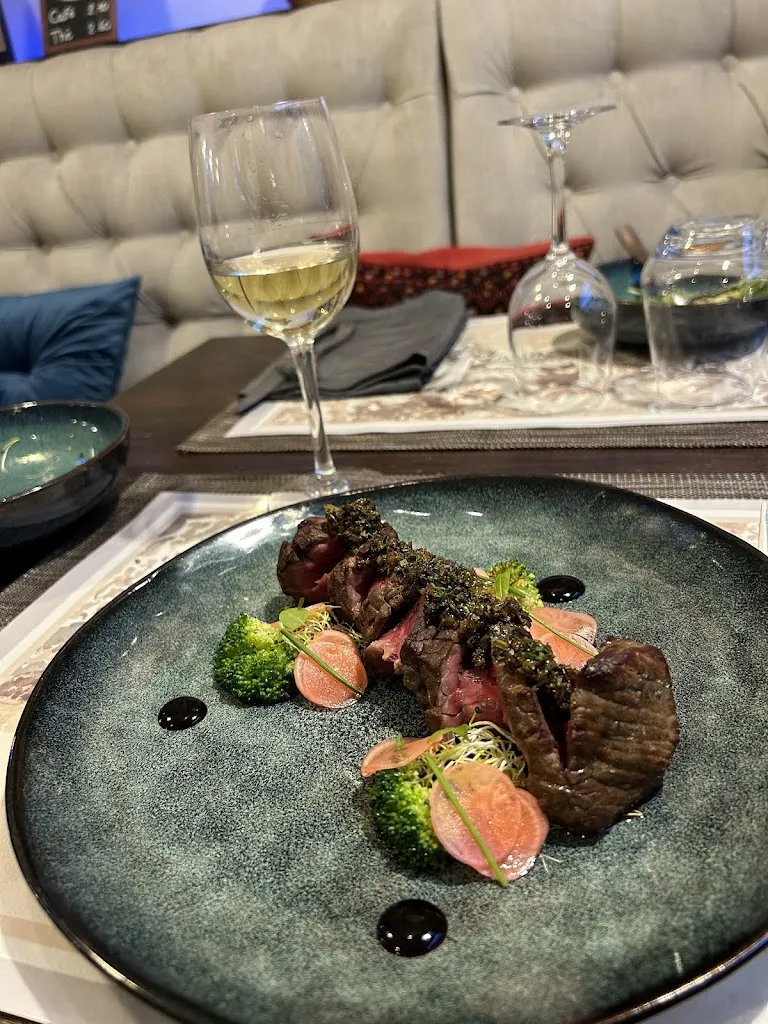 Kovalenko Valentyna_La Parenthèse_Semur-en-Auxois_review