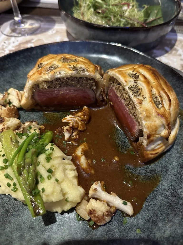 Andrei Loginov_La Parenthèse_Semur-en-Auxois_review