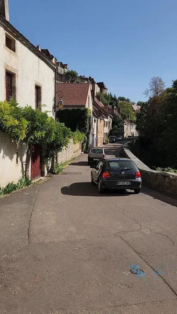 Lindsay Milligan_Cité médiévale de Semur-en-Auxois_Semur-en-Auxois_review