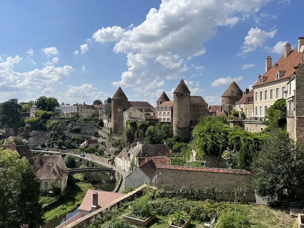 Cité médiévale de Semur-en-Auxois restaurant in Semur-en-Auxois