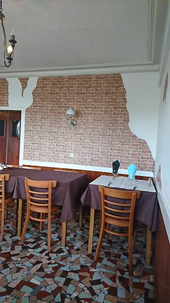 La Petite Auberge_Saint-Loup-de-Varennes_slider_image_2