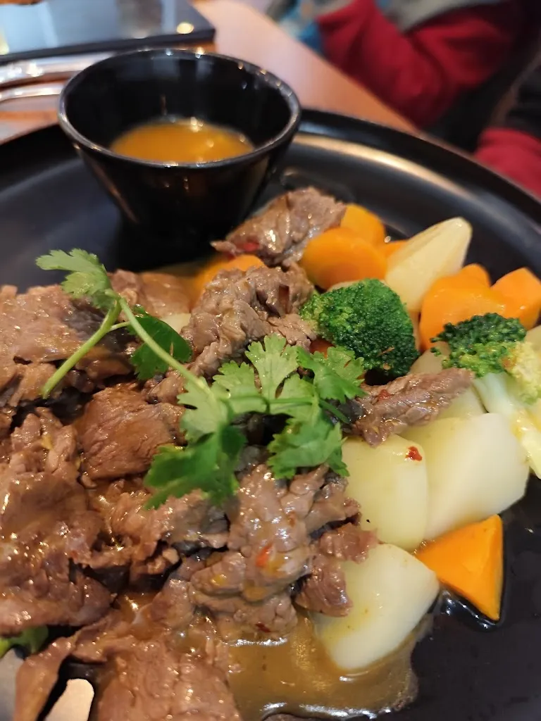 Mélanie M. *Body Positive*_BISTROT DE LA FONTAINE VIET -THAÏ_Saint-Leu-la-Forêt_review