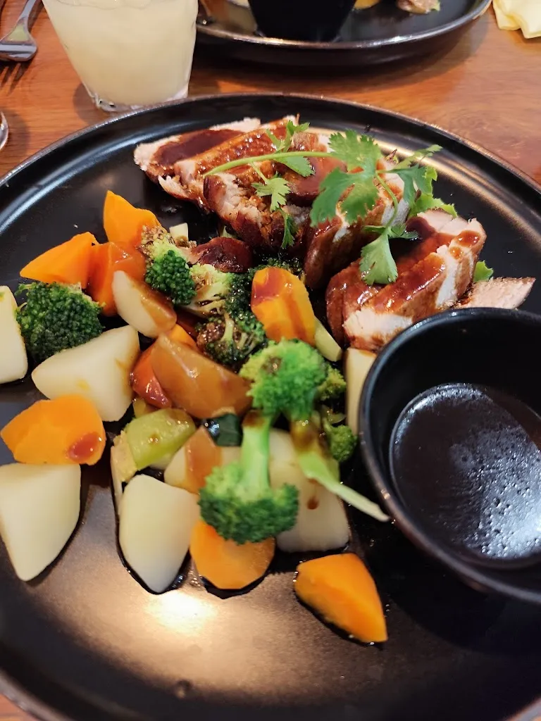 BISTROT DE LA FONTAINE VIET -THAÏ_Saint-Leu-la-Forêt_slider_image_2