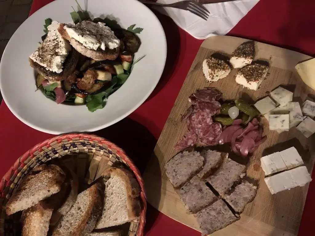 Navee Chumpalee_Le Bruit Qui Court_Chambéry_review