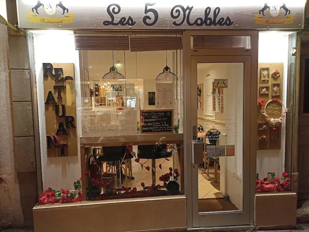 Les 5 Nobles Restaurant in Saint-Leu-la-Forêt