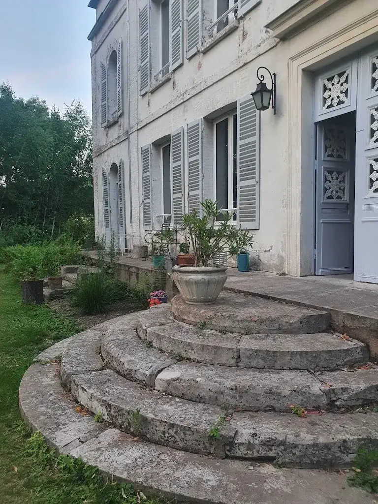 Chris Tackaberry_YXIE - Manoir des Arts_Villeblevin_review