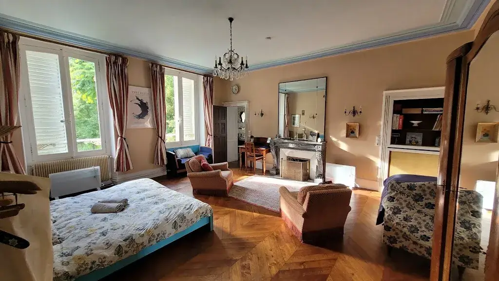 YXIE - Manoir des Arts restaurant in Villeblevin