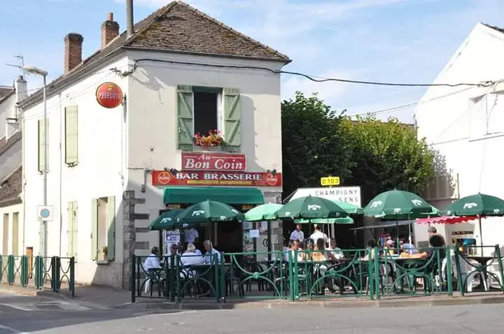 Au Bon Coin Restaurant in Villeneuve-la-Guyard