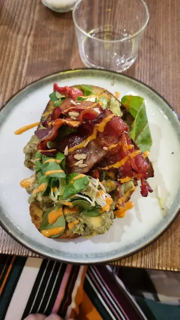 Yasmine Sergent_Onni Brunch • Café_Chambéry_review