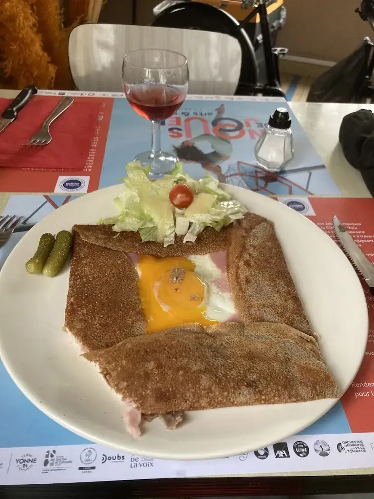 olivier brusset_Café de la Gare_Vermenton_review