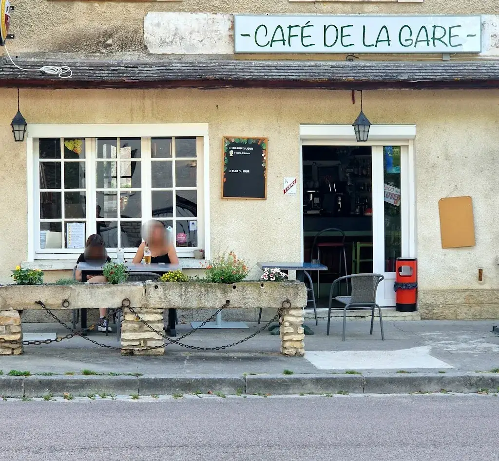 Café de la Gare_Vermenton_slider_image_1