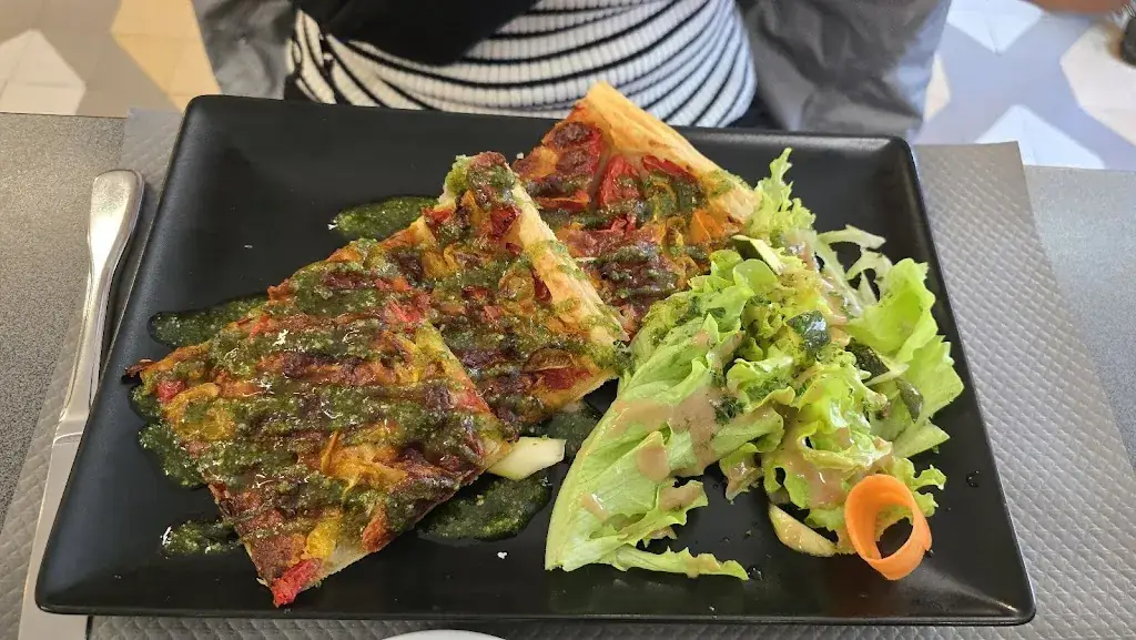 Douglas Headrick_Bar Restaurant de La Halle_Villeneuve-sur-Yonne_review