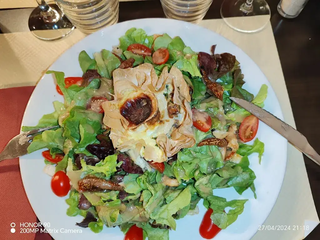 Hermine Hermine_Ici&Ailleurs_Chambéry_review