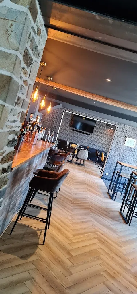 Elisa_LE SIX_Argentré-du-Plessis_recensione