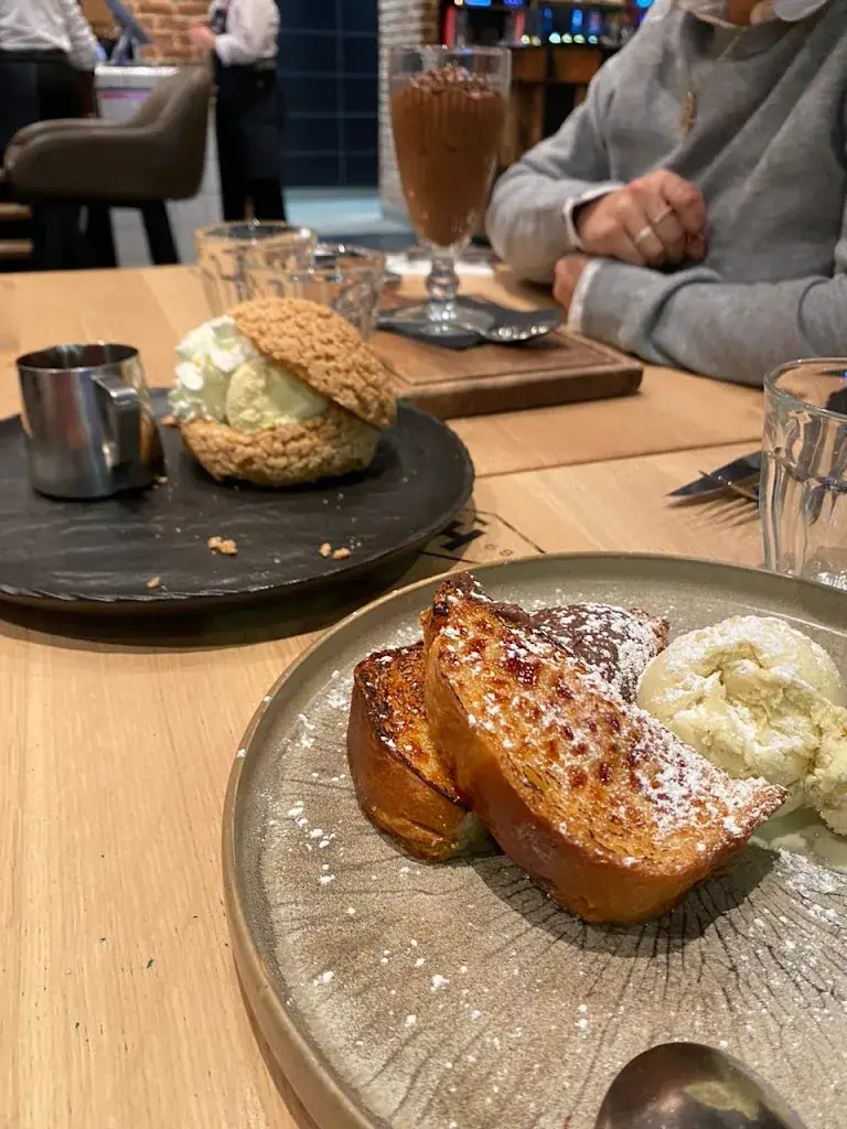 Rebecca T_Hippopotamus Torcy_Torcy_review