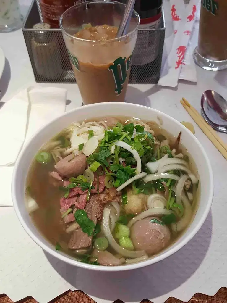 Robin Opraseuth_Nhu Y Restaurant_Torcy_review