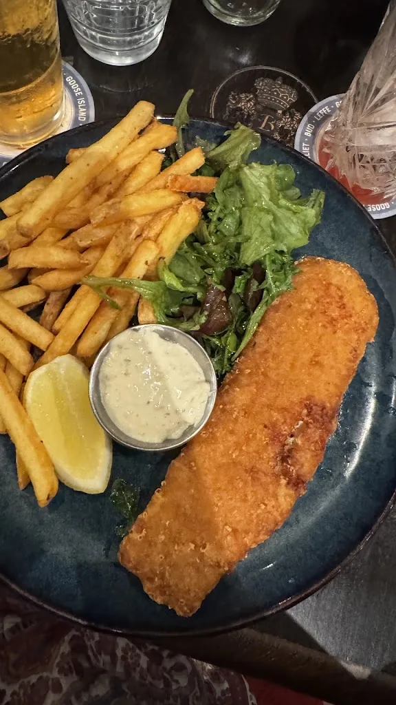 Ghida Hawwa_Au Bureau_Torcy_review