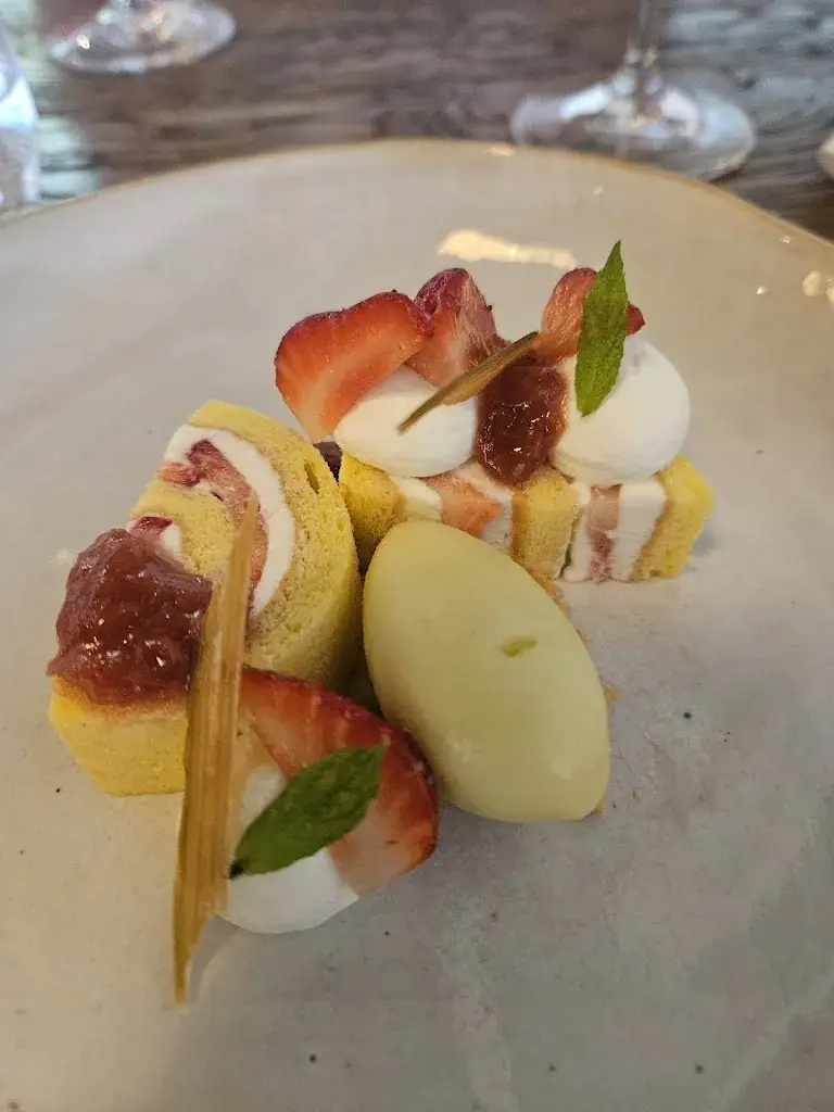 Marina P_Aux Terrasses - Hôtel Restaurant Tournus_Tournus_Bewertung