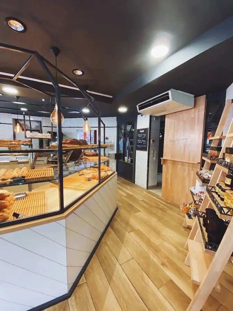 Roshan Hakkim_LA BOULANGE CAFE_Bernin_review