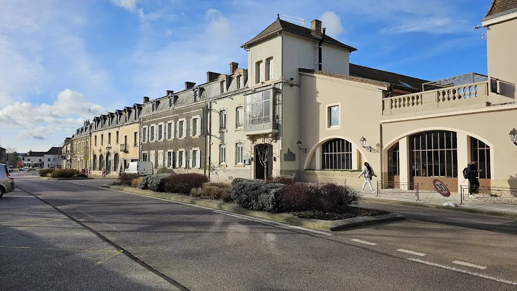 Graham Temple_Le Terminus_Tournus_review