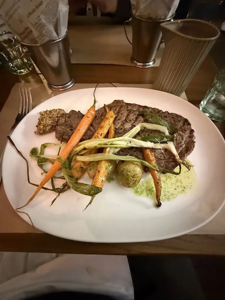 david hugon (French art deco furniture)_Brasserie La Flambée_Tournus_review