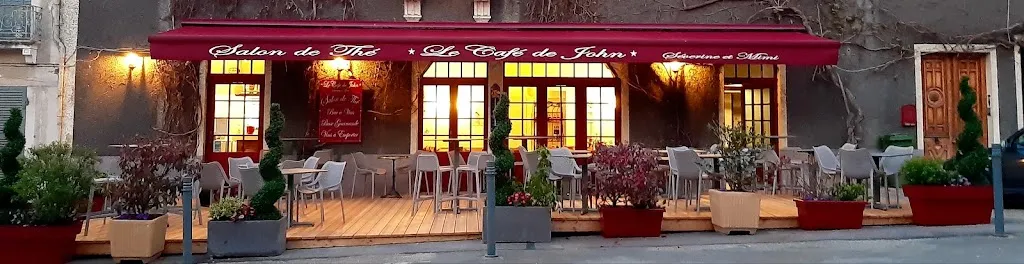 le café de john restaurant in Tournus