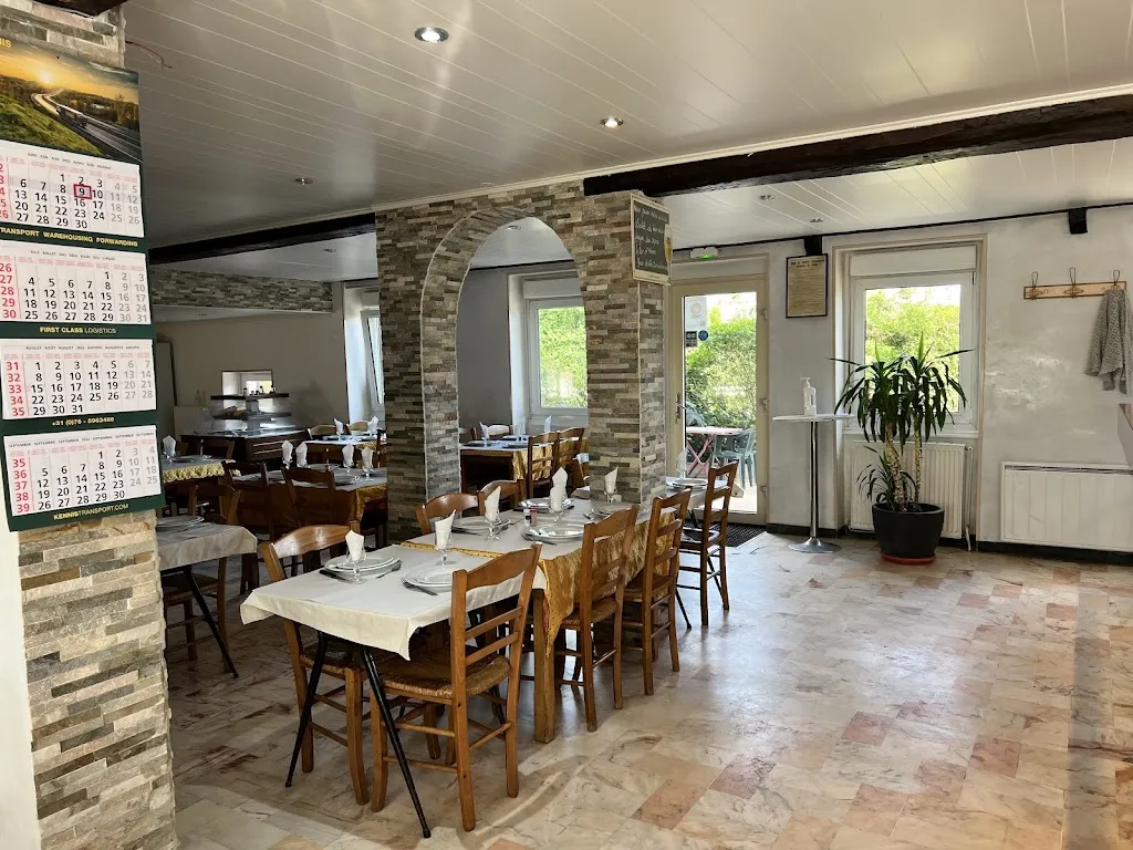 Les Amis de la Route restaurant in Uchizy