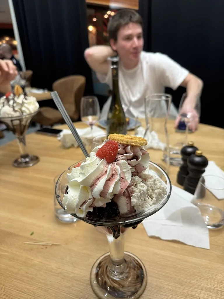 Le Bar'Bak_Ambon_slider_image_3