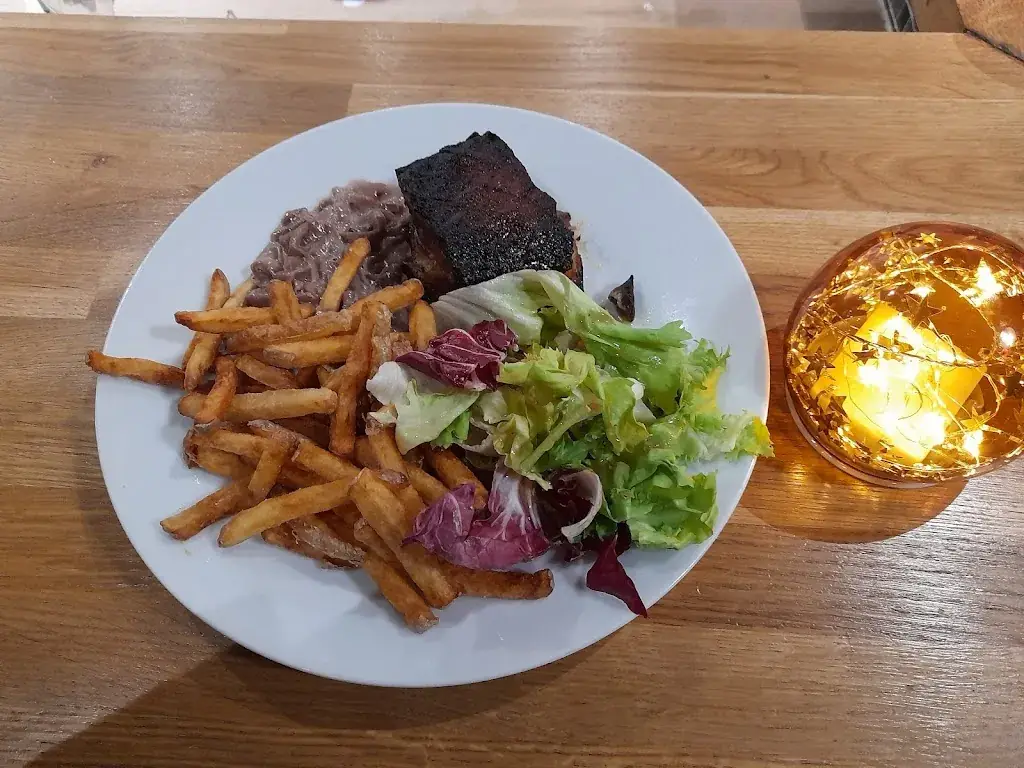 Le Maxime's_Alixan_slider_image_3