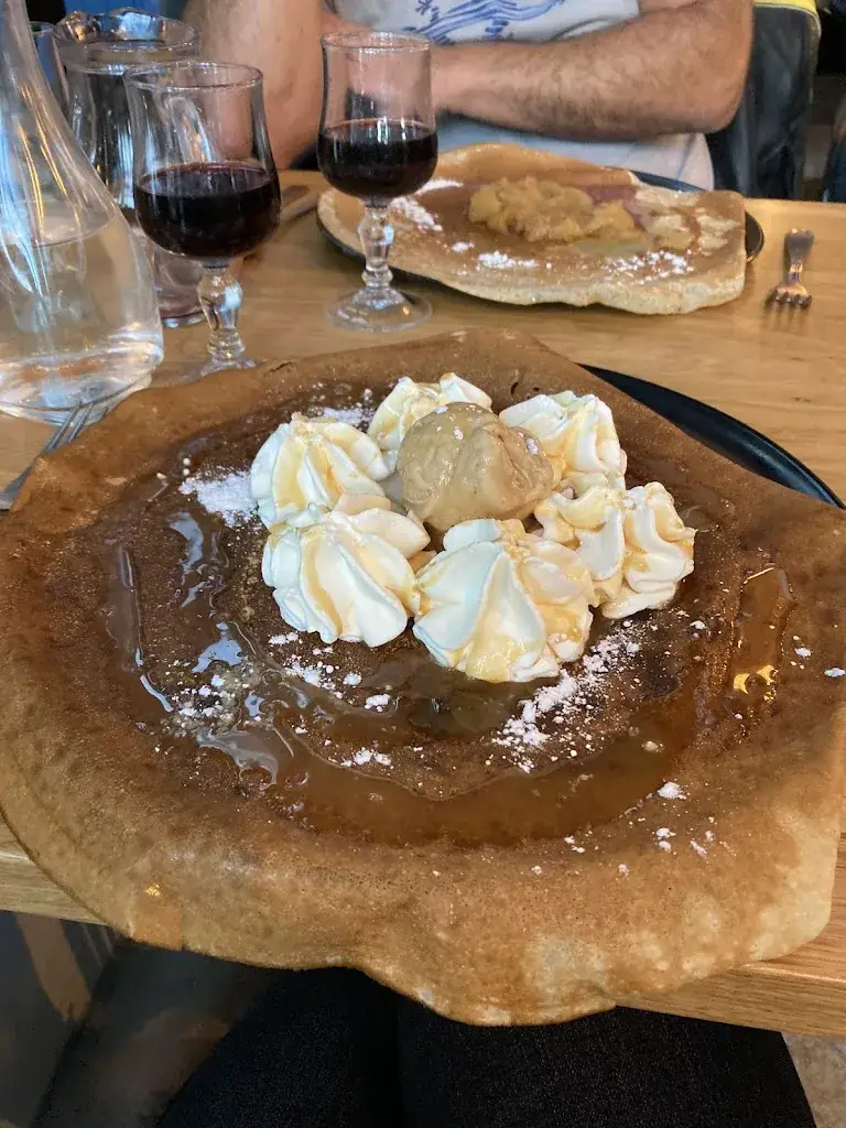 Esa Evans_L'Écurie_Damgan_review