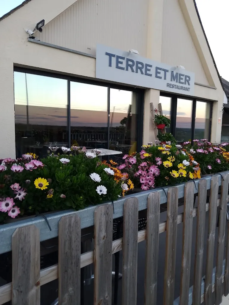 Restaurant Terre & Mer Restaurant in Bazouges-la-Pérouse