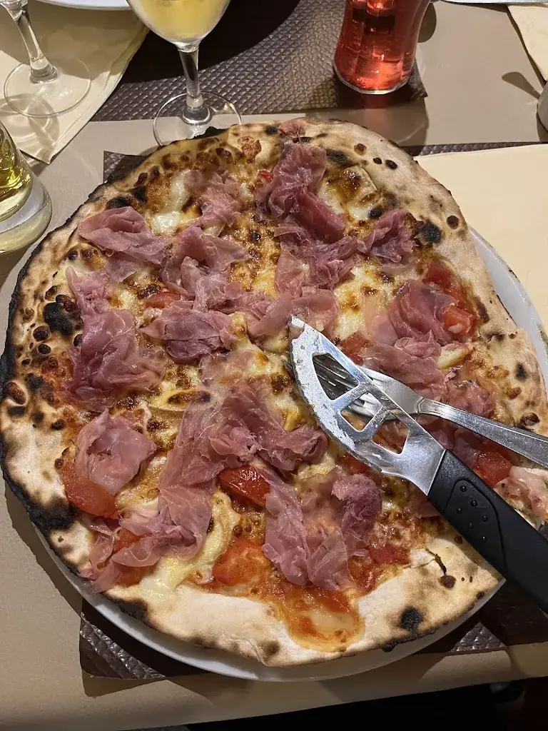 Jeanne Le Maout_Pizzéria Grill Gauthier Michel_Bain-de-Bretagne_review