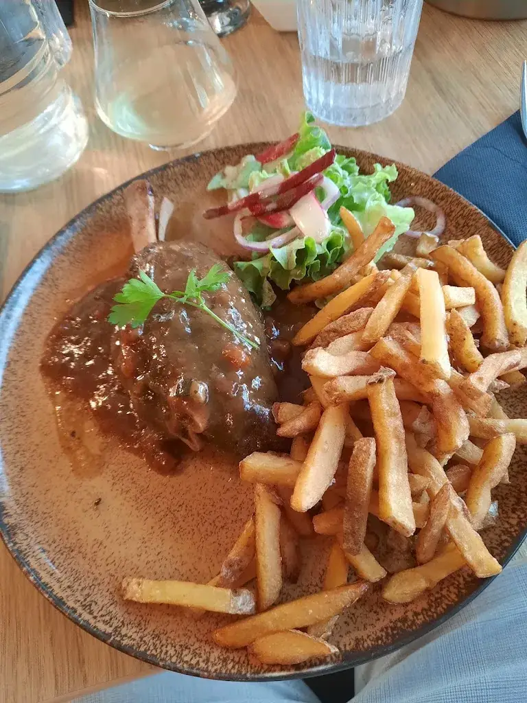 Christopher Hidalgo-barquero_Casa Breizh_Bain-de-Bretagne_review