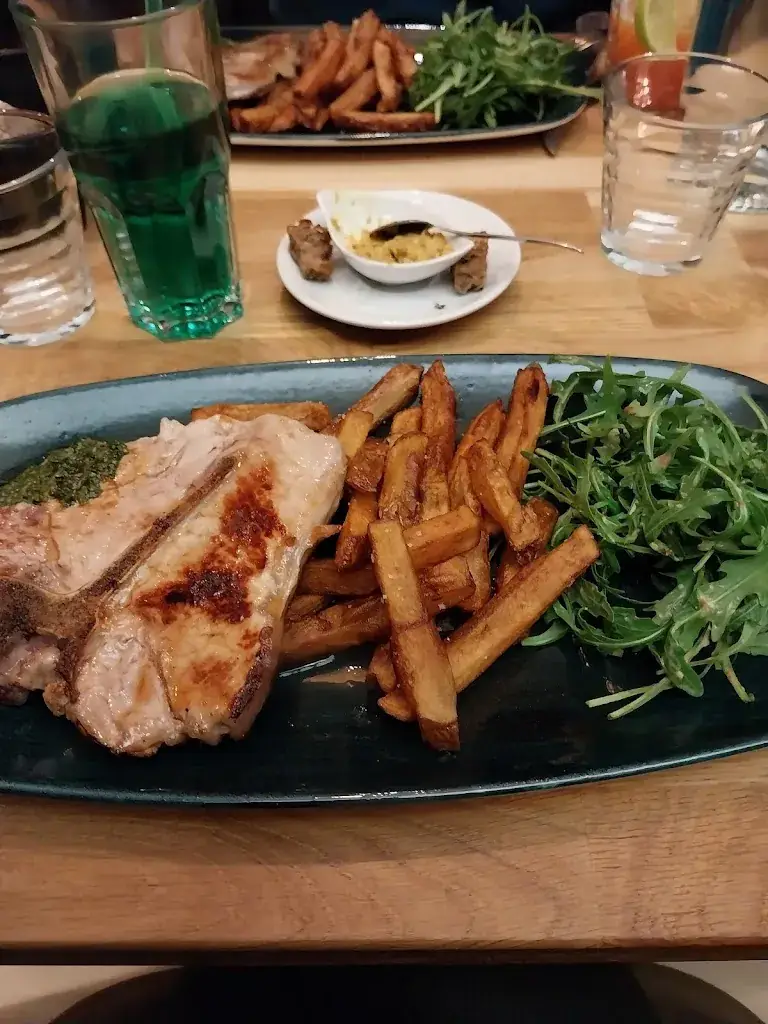 Tinell_Auray_slider_image_2