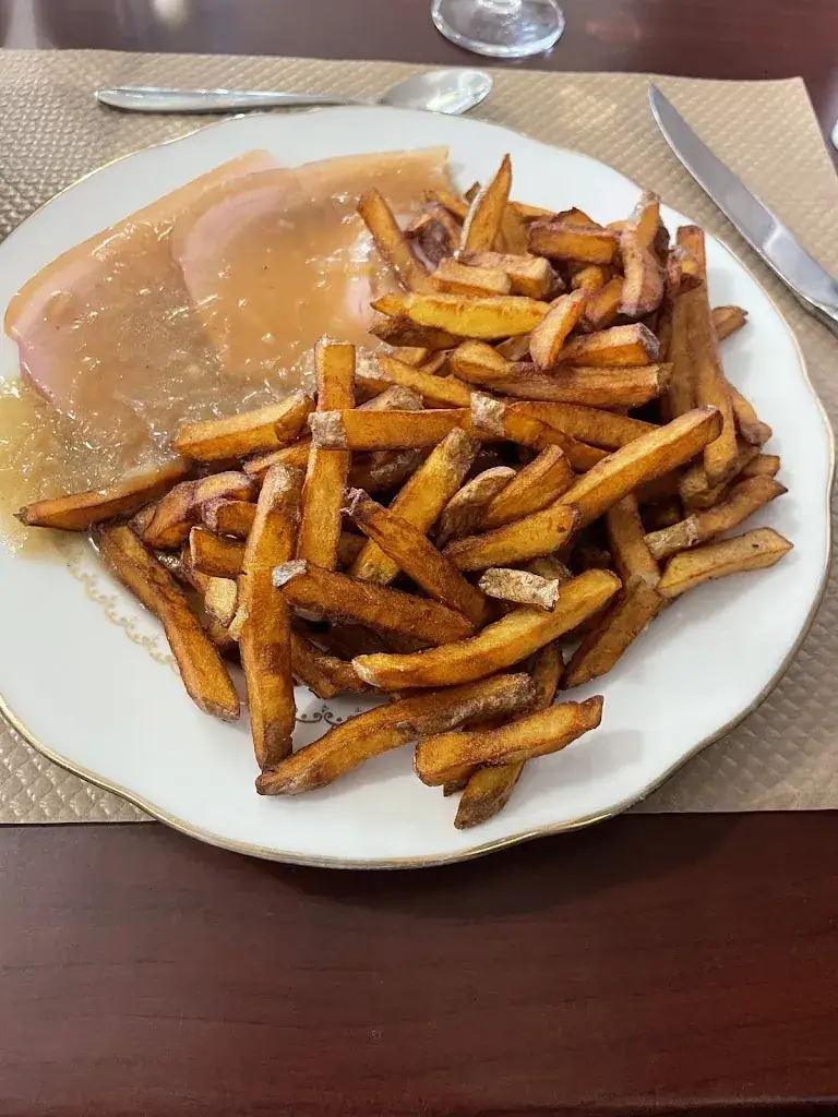 Thomas FRIN_Chez Tata_Bédée_review