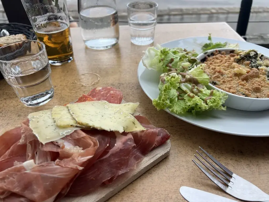 Greg Beeber_La folie berder_Larmor-Baden_review