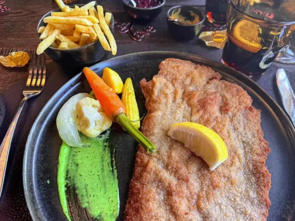 PLÜ Restaurant & Lounge_Baden_slider_image_2