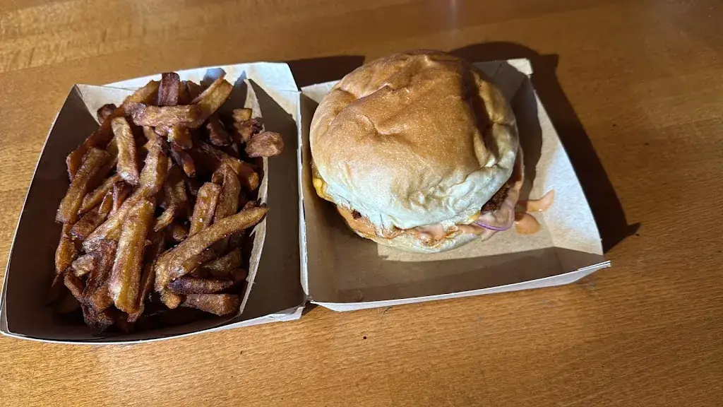 Benjamin Le Gruiec_Le Lokal, Encas du Coin_Belle-Isle-en-Terre_review