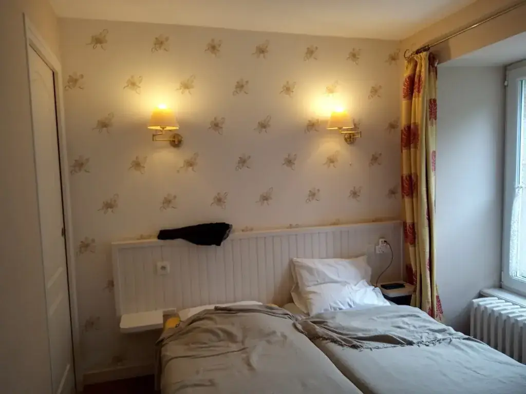 Carol Ramsell_Logis Hôtel le Relais de l'Argoat_Belle-Isle-en-Terre_recensione