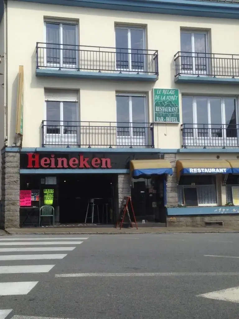 Hôtel Restaurant Le Relais de la Forêt restaurant in Baud