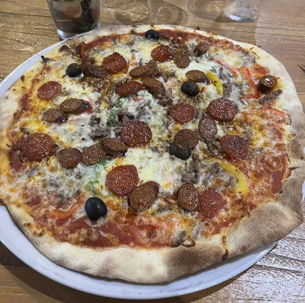 Clara Lila_La Taverne_Baud_review